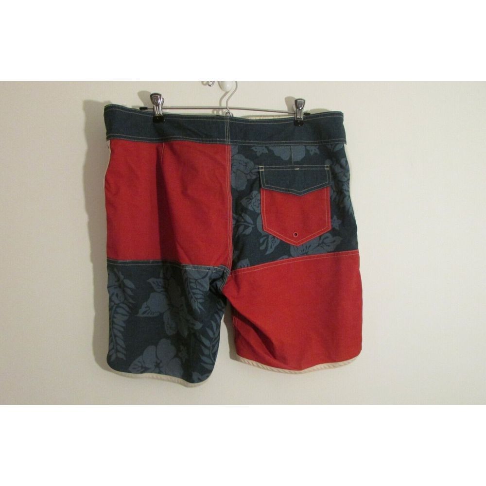 QUIKSILVER Men's Red, Blue, White Print Swim Surf Board Shorts Size 34 ~EUC - Picture 2 of 3